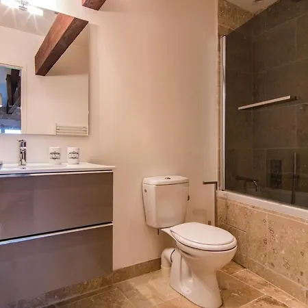 Sleeps 6 Pool Air Con Wifi Agnac
