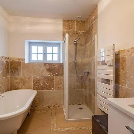 Sleeps 6 Pool Air Con Wifi *