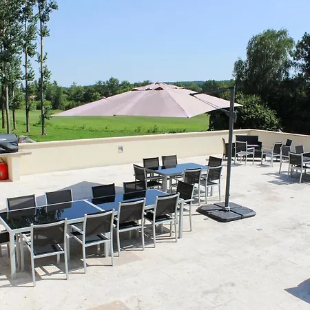 Sleeps 6 Pool Air Con Wifi Agnac